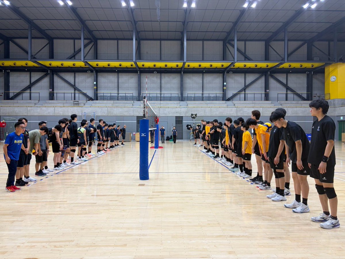 yellowstars_vb's tweet photo. ／
練習試合のご報告🌟
＼

#日本製鉄堺ブレイザーズ さんと練習試合を実施しました‼️

3日間ありがとうございました🙌

#北海道イエロースターズ #イエスタ #イエスタバチコーン #バチコーン https://t.co/IMFNe4ZTRN