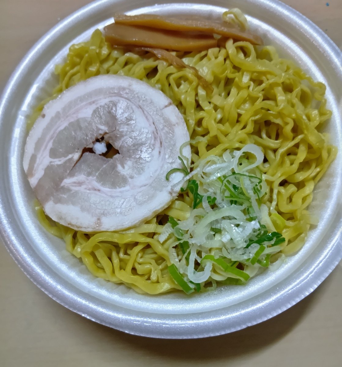 hinan2026's tweet photo. 喜多方ラーメン
　イオンスーパー様において、まとめ買いいたしました。
　麺、チャーシュー、メンマ、ネギなど、申し分無いです。
　美味しかったです。
　また買います。
　ありがとうございました。
　 #いいねした人全員フォロー #フォロバ100 https://t.co/SzsgstpUeX