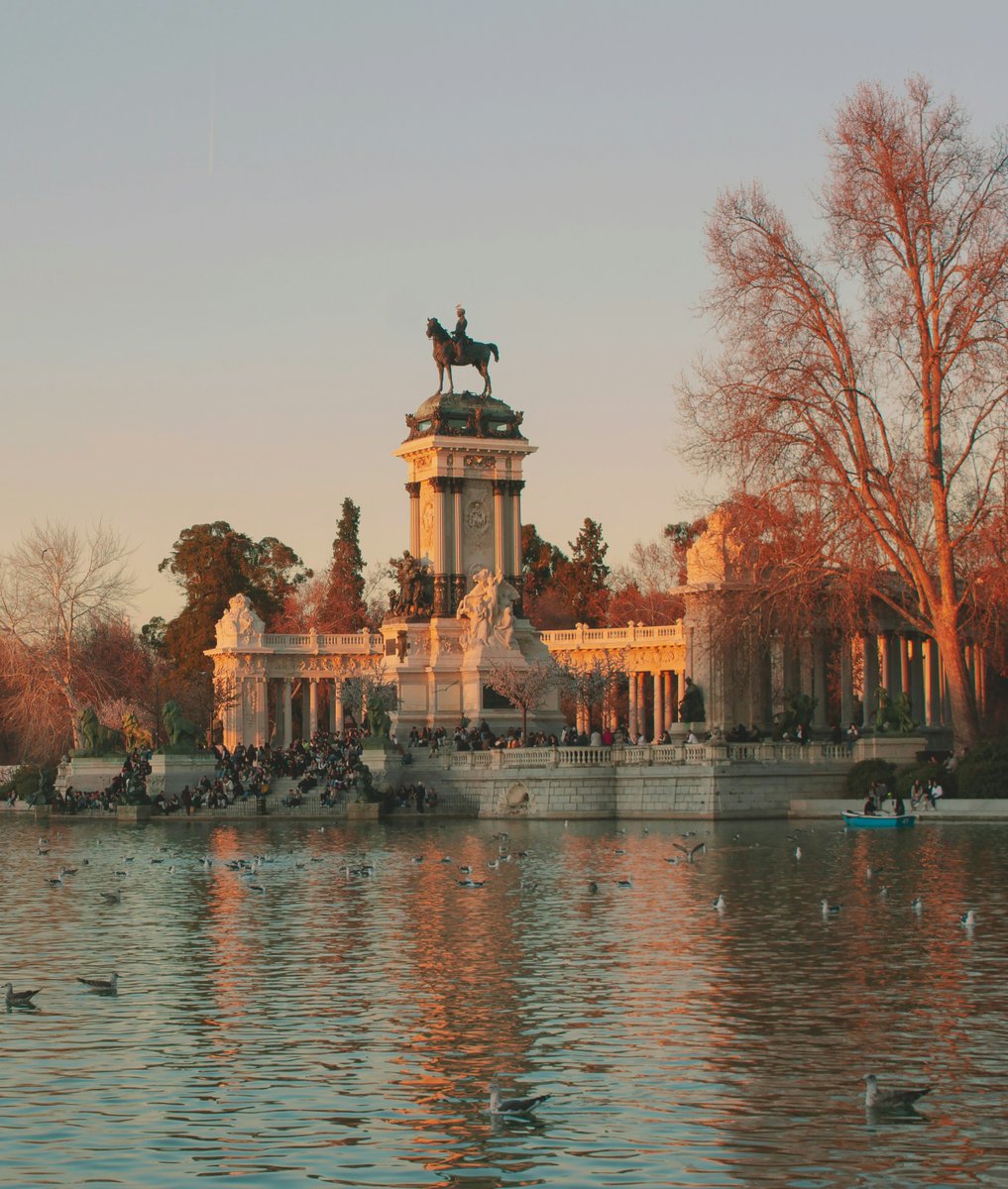VeroSinmapa's tweet photo. 😎 Si vas a pasar 3 días en #Madrid, tengo una ruta que te puede venir muy bien.

😍 Llevo más de 18 años viviendo aquí y he reunido en esta guía lo que yo enseñaría a alguien que visita Madrid por primera vez.

💁🏻‍♀️ El itinerario completo aquí 👉🏻 https://t.co/lan5eFAHZs https://t.co/qjtmJDdxIj