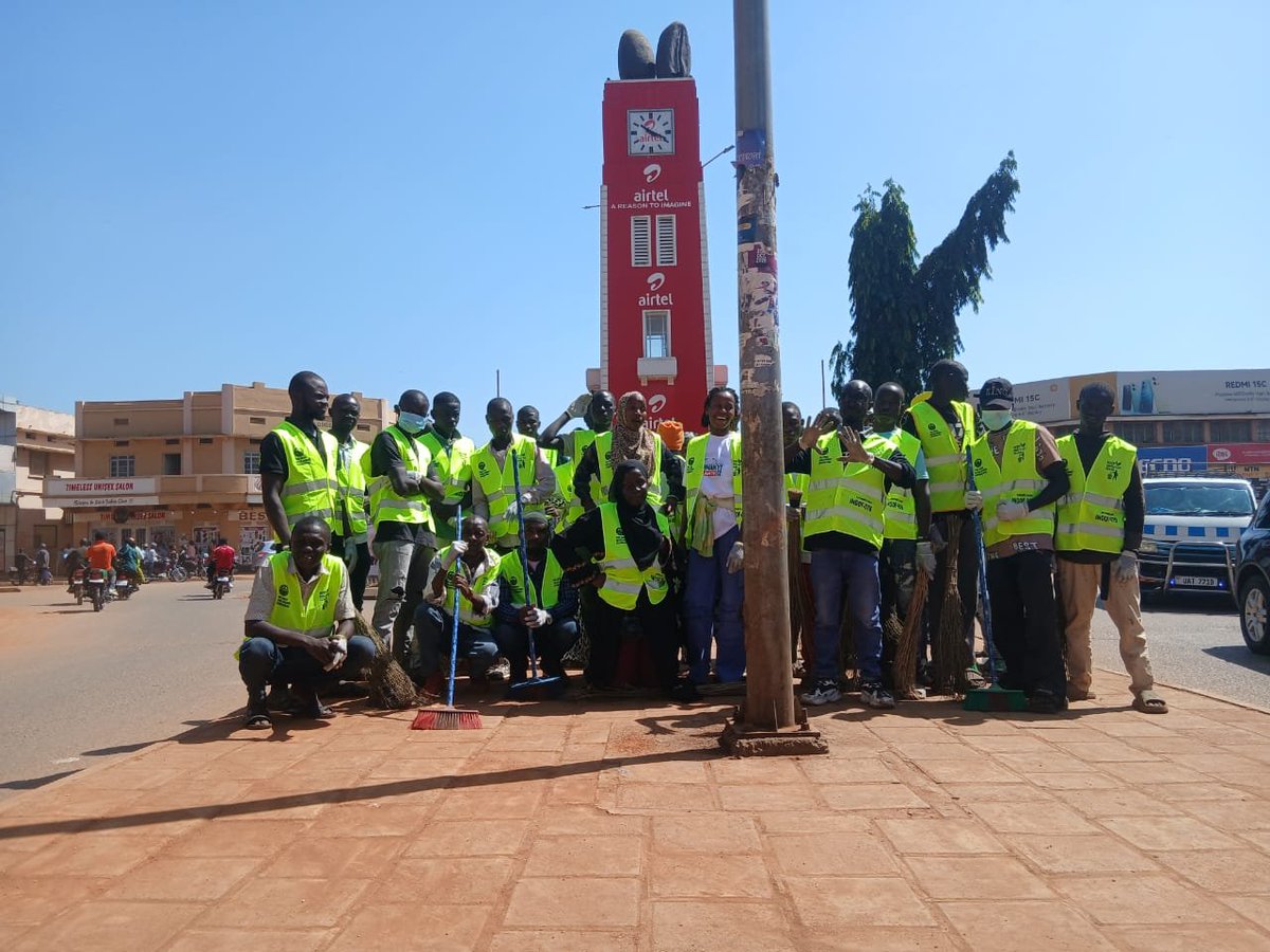 FrancesAmulen5's tweet photo. The journey started today,iNGOF joined the coutry in clean Mbale City.@rashid Manafa and @Nelson kamuli thank you for effort.Mbale City,let us do this every one day in the week @Mayor Mbale city.@ingodf_uganda
We are available.
 #MbaleCity #KeepMbaleClean  #TuveKuKaveera https://t.co/rLLRTjKSTz