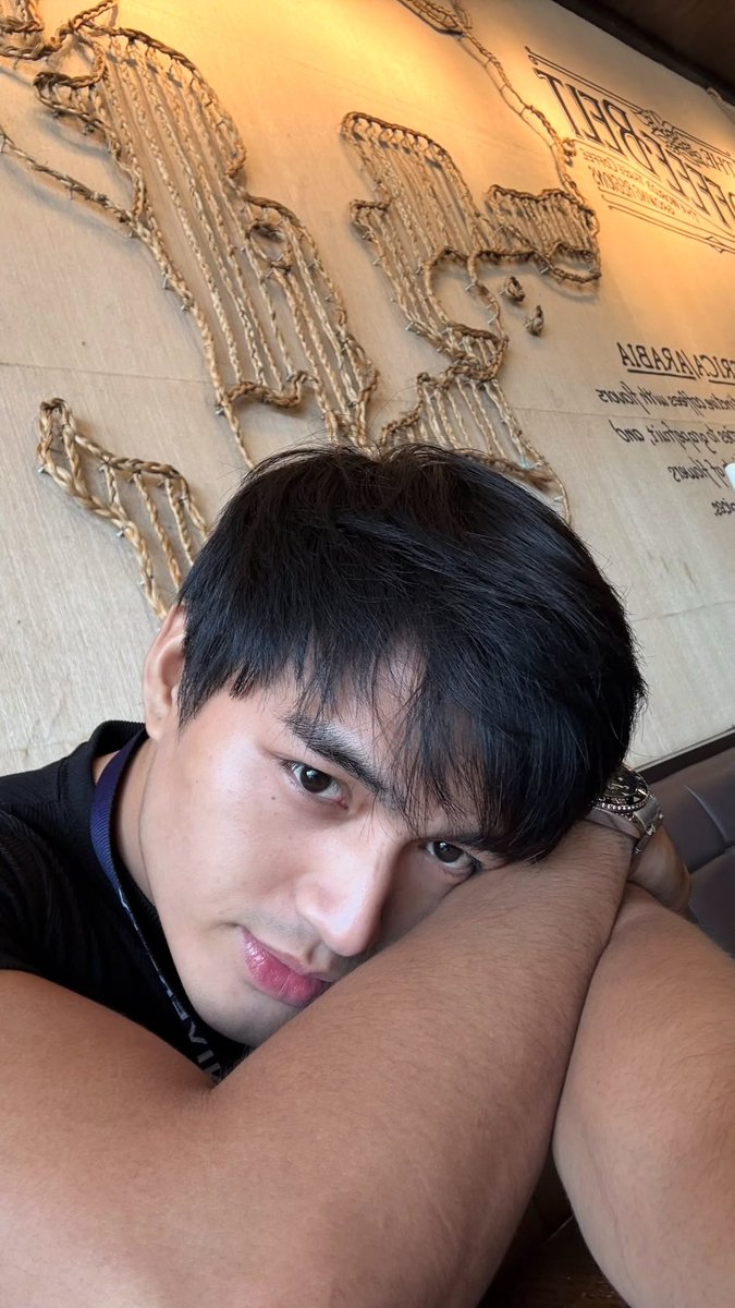 badboi_raymond's tweet photo. What’s your opinion about person who spend their weekend at school? https://t.co/ACaucAACNa