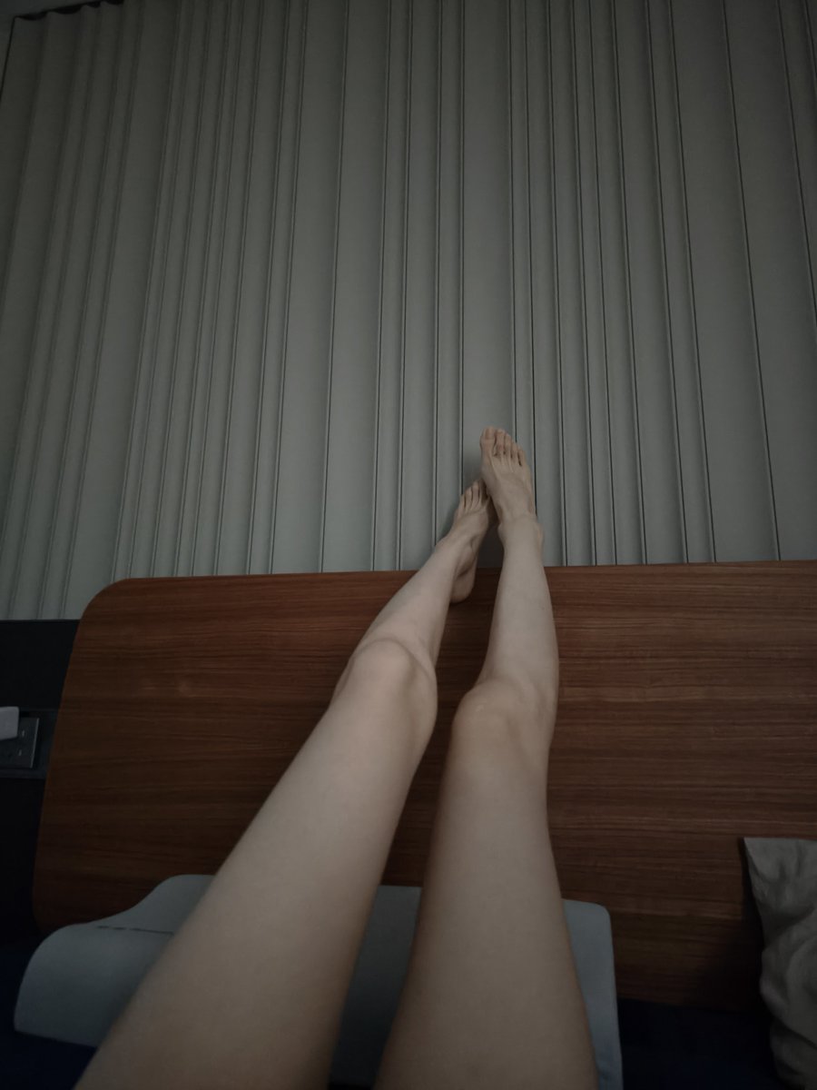 Macckia0102's tweet photo. 讲真我真的很喜欢我的四肢
话说回来为什么穿短裤的时候腿看着就很直很好看但穿紧身牛仔裤就丑的要命啊。。 https://t.co/cmLQe0RkZK