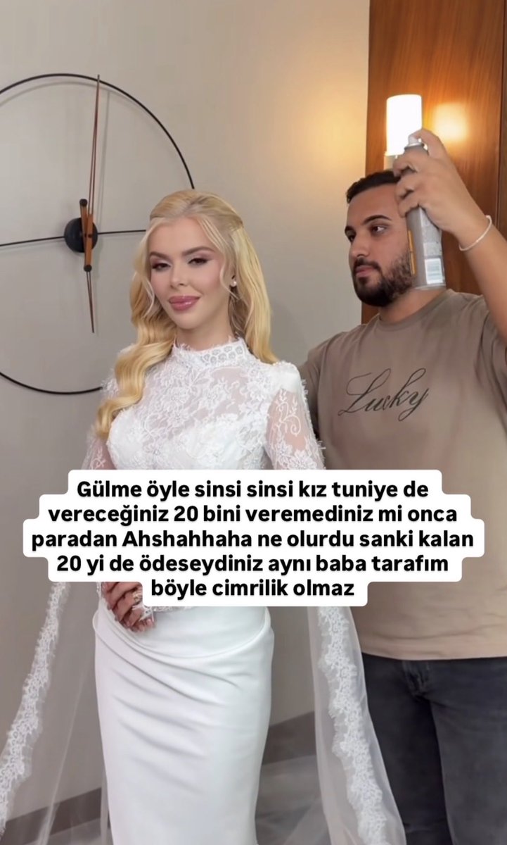 selinselbasi's tweet photo. Ayyy Tuni’nin bi kankisi var araştırılmalılar. Damatlarla fingirdeyen,Anti faturacı ve kıçı altyapısız kalkık biri 😏 indirilir. Ne kalkıklar içeride şimdi, çiçeklerle karşılanmadıkları gibi bir de musluklarla konuşuyor https://t.co/Trt6GG0u0f