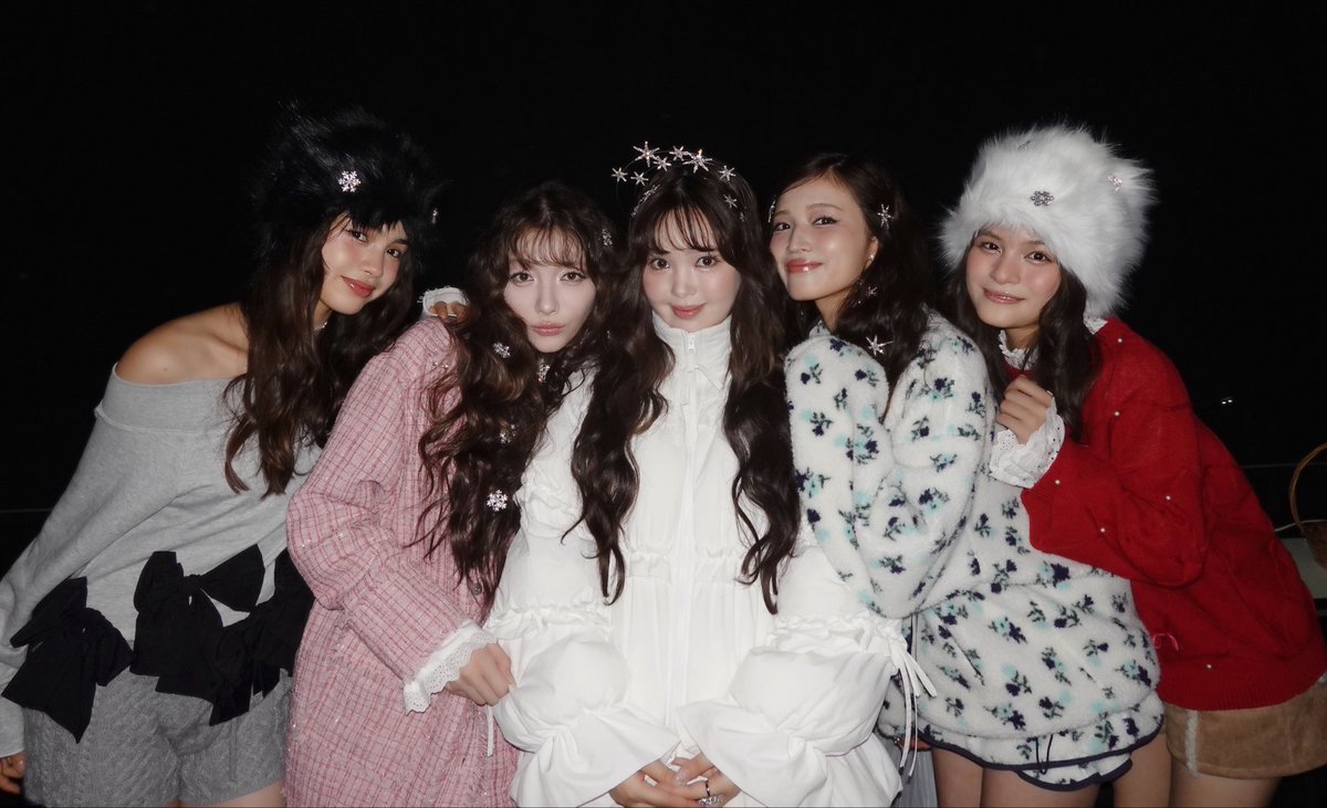 0220nicole's tweet photo. GirlsAward 2026 A/W❄️
CALNAMURのショーがありました♥

今回は「雪」をテーマに、モデルさんたちに歩いてもらいました☺️🎀

みんな可愛かったなぁ、、！
 ViViモデルは卒業したけど、後輩ちゃんたちにもたくさん会えて癒されました♥ https://t.co/fnFyyc0Ex0
