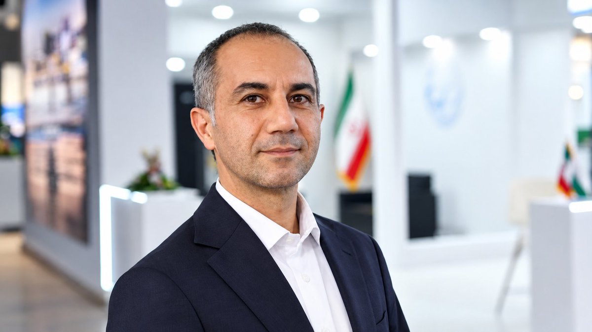 petroshim's tweet photo. مدیر روزهای بحران،مدیرعامل #پتروشیمی_پردیس شد

#پیمان_اصفهانی مدیرعامل پیشین #دماوند_انرژی_عسلویه که در شرایط جنگی و با وجود آسیب‌های وارده به این مجتمع پایداری عملیاتی و تداوم تولید در اغلب مواقع با حداکثر ظرفیت را حفظ کرد،حالا سکان مدیریت پتروشیمی پردیس را در دست گرفته است. https://t.co/SrDHBFvYlW