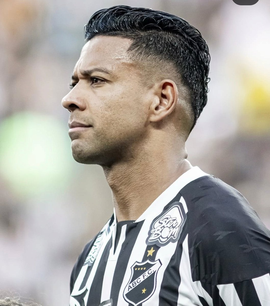 ruzarn's tweet photo. ✴️ Wallyson 

Continua sendo o principal ponto de interrogação.
Cartaxo informou que o ABC já apresentou as condições possíveis dentro da realidade financeira e aguarda resposta do jogador e de seus representantes. 

O atacante também teria uma proposta do exterior. https://t.co/0KBPNrO5Ur