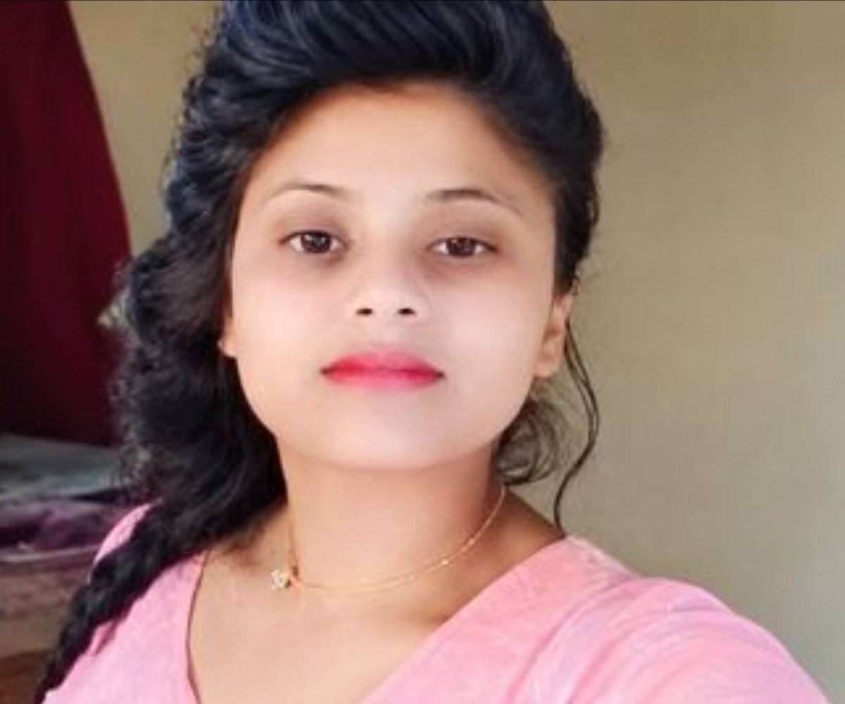 itSachinverma's tweet photo. प्रयागराज में गर्भवती युवती की हत्या से उठा पर्दा शादी से बचने के लिए मंगेतर ने नदी में फेंका

प्रयागराज📍खीरी थाना क्षेत्र के महुली कला गांव से लापता 20 वर्षीय युवती निशा पाल के सनसनीखेज मामले का पुलिस ने खुलासा कर दिया है। पुलिस ने निशा के मंगेतर लवकुश पाल को... Read more https://t.co/69NwqQPakj