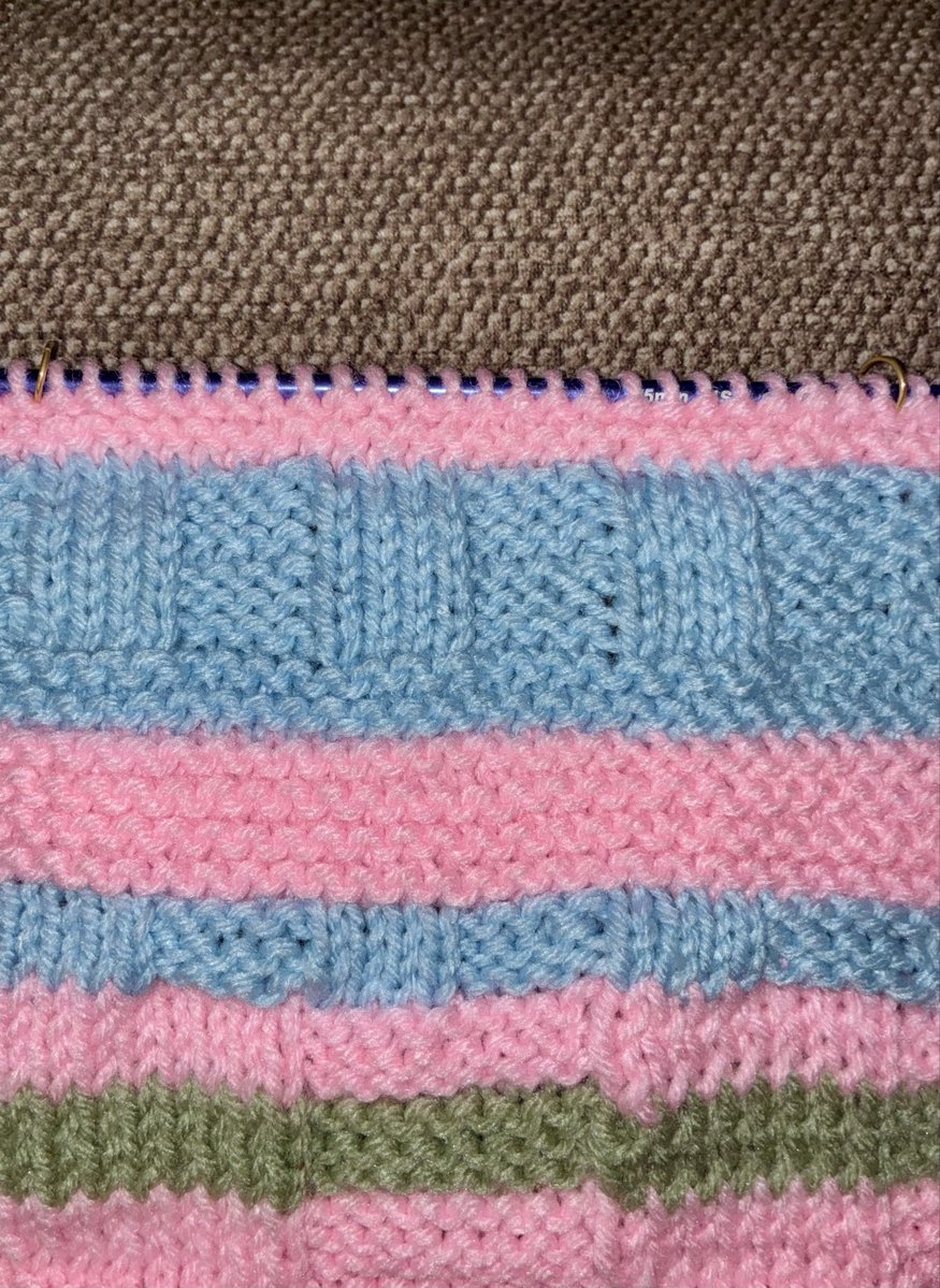 S_Stitcher's tweet photo. Wessagussett DewPoint & Temperature Tippet; knit; Day268; Dew Point 52°; Temp 60°; X
.
#WessagussettDewPoint &TemperatureTippet; #knit; #Day268; #DewPoint52°; #Temp60° #X https://t.co/WUjUYCw0uG