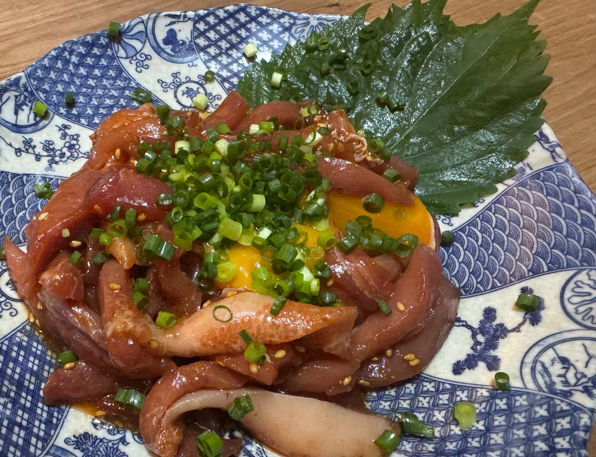 yoshimogi8's tweet photo. 嫁様が出張中=チートデイ

キノコソテーのサラダ
鳥羽周作氏のガーリックライス
インソンソン氏のメイラードサミュエルポテト
のワンプレート
中村和成氏のオニオングラタンスープ
余ったもも肉でたたき
昨日食べられなかったハガツオ
昨日食べられなかった鮪はユッケで

やりすぎたな😅乾杯🍻 https://t.co/3YYMAi2xRk