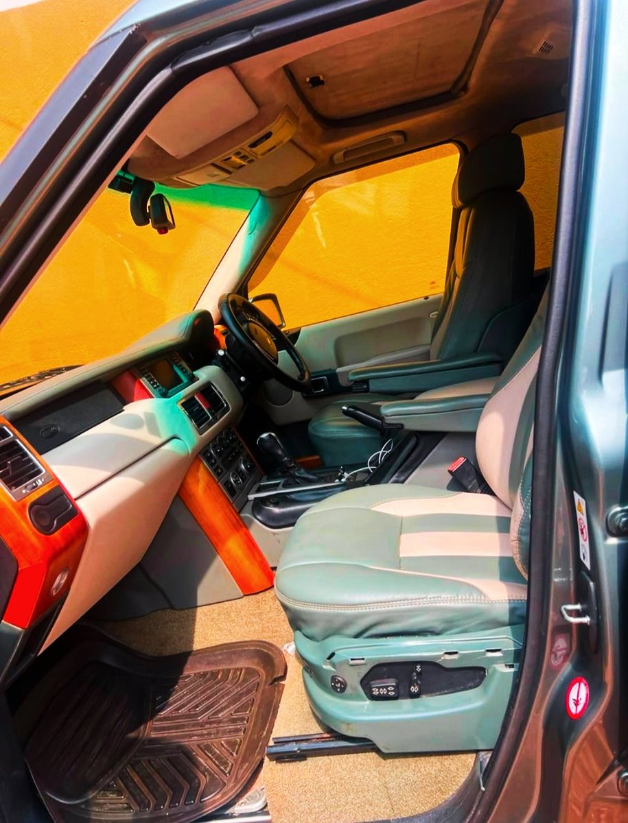 DriveNowUg's tweet photo. 🪙#GOLDEN_DEAL🪙
First to the Land Rover flatanity and the Uganda music industry, our condolences to you for losing the most classic legend from Afrigo Band💔.
To the Range Rover fam that want a 2008/2-8 edition in great shape with a petrol engine come this.
Costs: #Ugx25m https://t.co/GhsOhbvk38