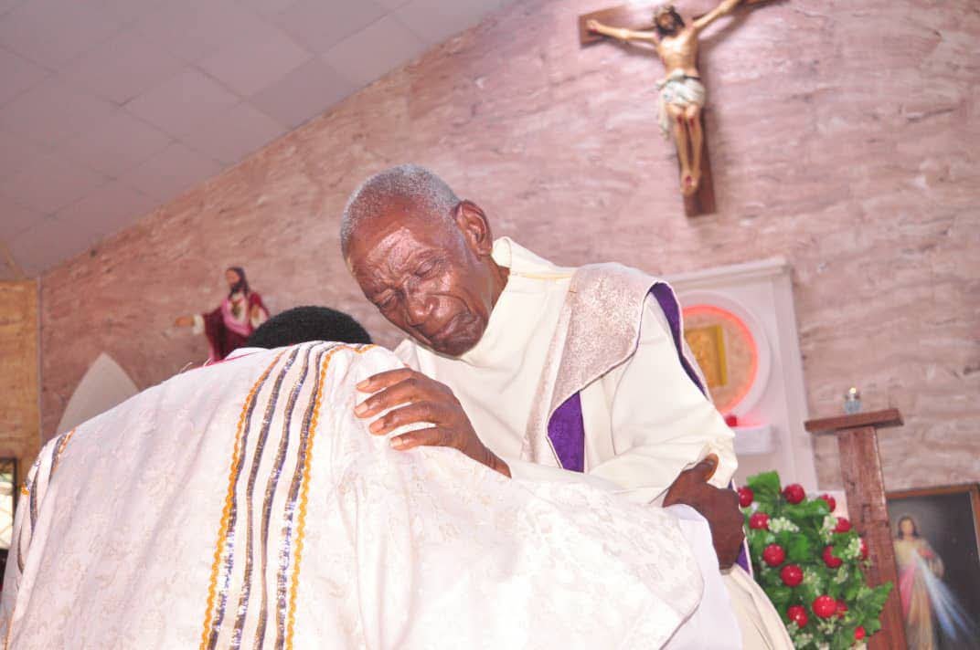 haywhyutd's tweet photo. A grandfather’s heart must be filled with indescribable joy to witness his grandson receive the sacred ministry of the transitory diaconate.

Rev. Timothy Senibi was present at St. Paul’s Catholic Church, Korede-Kabba, yesterday, as his grandson was ordained a deacon alongside three other seminarians. What a beautiful and grace-filled moment for the family, especially for a grandfather witnessing his grandson take another step towards the priesthood.

May the Lord bless the newly ordained deacons, strengthen them in their vocation, and grant them the grace to serve His people faithfully and generously. Amen.

📸 Catholic Diocese of Lokoja

#CatholicDioceseOfLokoja