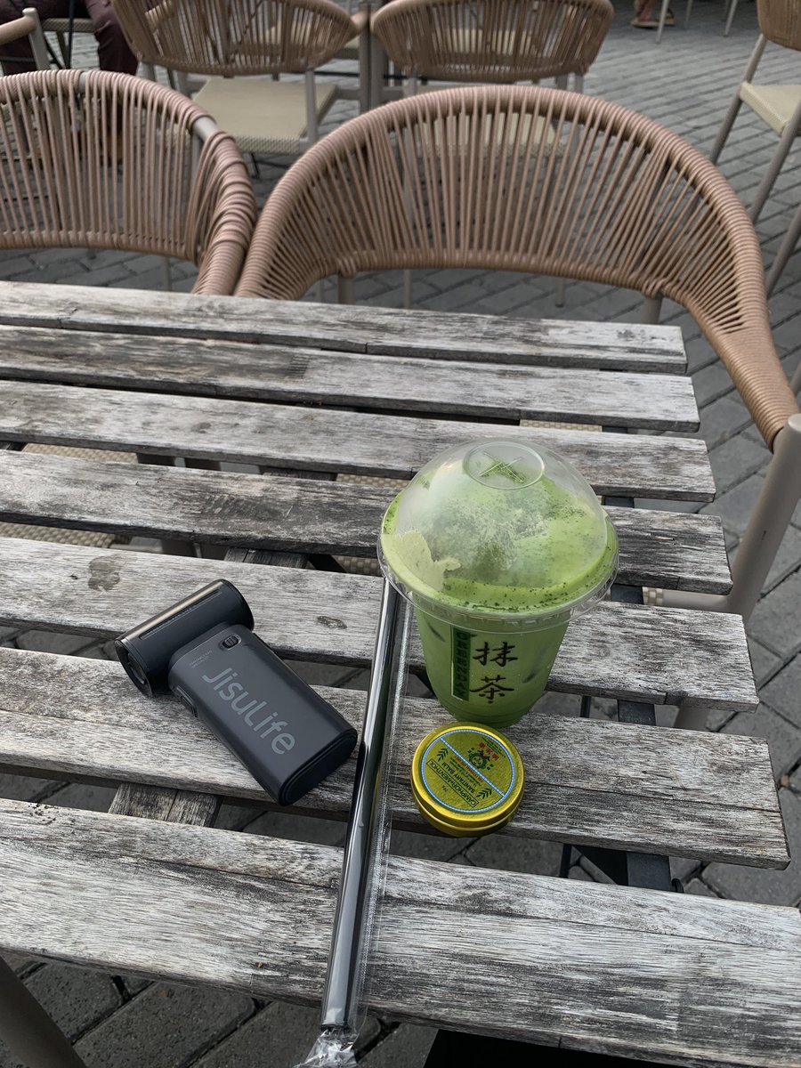 _rsyng's tweet photo. my essentials https://t.co/RKKiHGdkSl