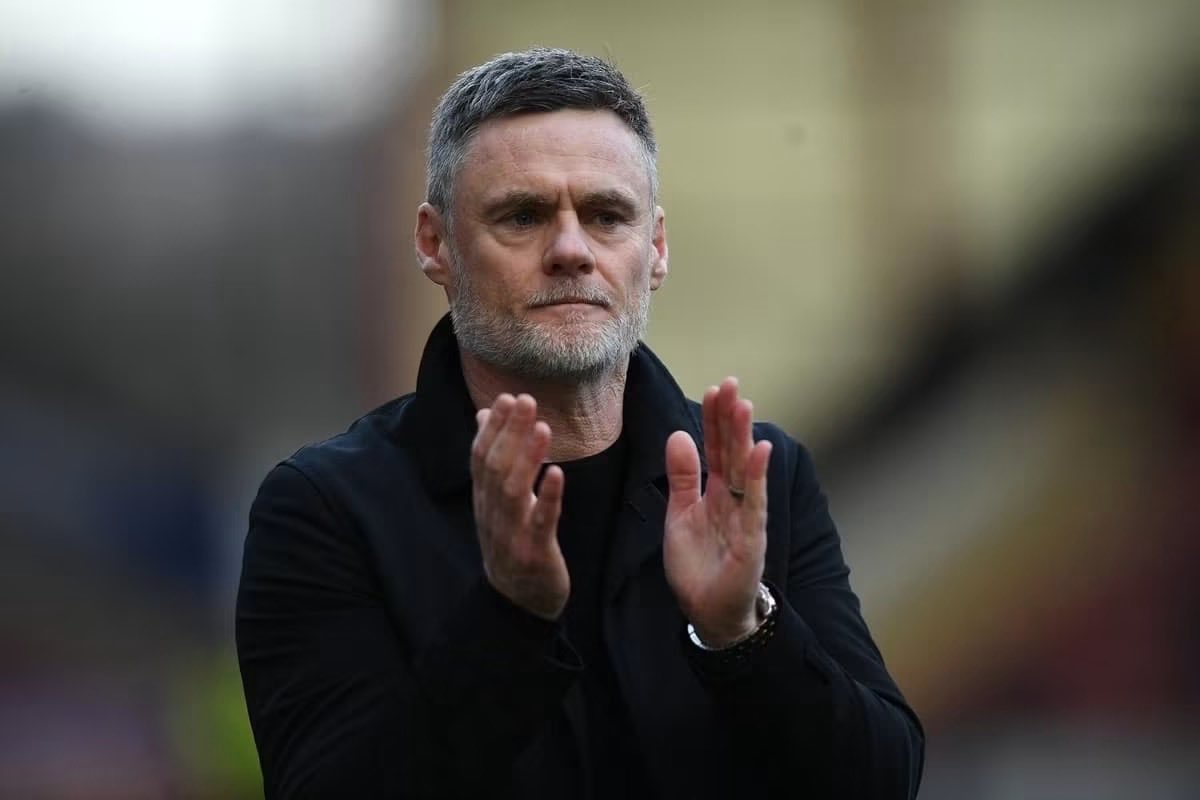 champagainpod's tweet photo. 🚨North End will be paying Bradford in the region of £500,000 compensation for Graham Alexander.

A stumbling block at the moment is that North End would have to pay Bradford in the region of £250,000 for Alexanders assistant Chris Lucketti. 

North End are also trying to negotiate down the wages Lucketti would ask for. 

The Alexander side of the deal is all but done.

#pnefc #bcafc