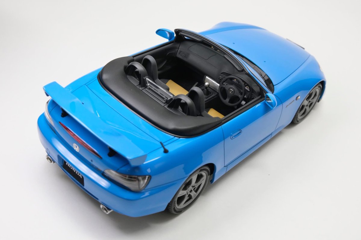 torinon_gr's tweet photo. 本日発売のモデルカーズ11月号にてアオシマ 楽プラ1/24 HONDA S2000  Type Sの製作レビューを担当させていただきました。テストショットを完全塗装してアペックスブルーパールで仕上げました。プロポーションが良く作りやすいキット内容です！詳細は記事をご覧ください https://t.co/8I4g3rhGkF