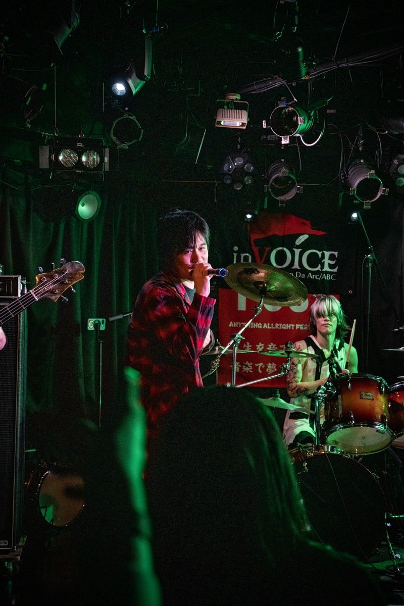 _inVOICE's tweet photo. 2026.9.20 AAR Fes. vol.136
10th Anniversary photos②

①②Last出演のシンジと
2バンド出演、大活躍のDr.アカチャコ🥁
③ 🙋‍♂️🙋‍♂️🙋‍♀️３人揃った瞬間！✨
④にこにこまかろんと
🆕🎸のカッコイイChiwaxxx
のウワモノコンビ✨

SPECIAL THANKS✨
Photo by @y_ma_0912 

#JanneDaArc
#コピバン https://t.co/K0vTOIDeRM