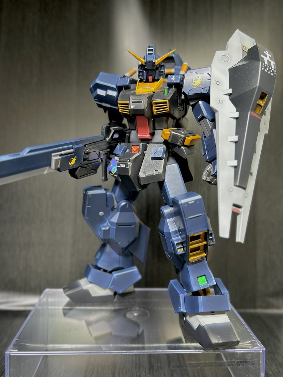 kureisyu's tweet photo. MGヘイズル改　ロングブレードライフル装備
完成ー！／(^o^)＼
ライフル外したフルドドもカッコよいでよ
どちらもたまたま実戦配備カラーを手に入れたので準拠に全塗したよー
　#ガンプラ https://t.co/ScGm68EnEG