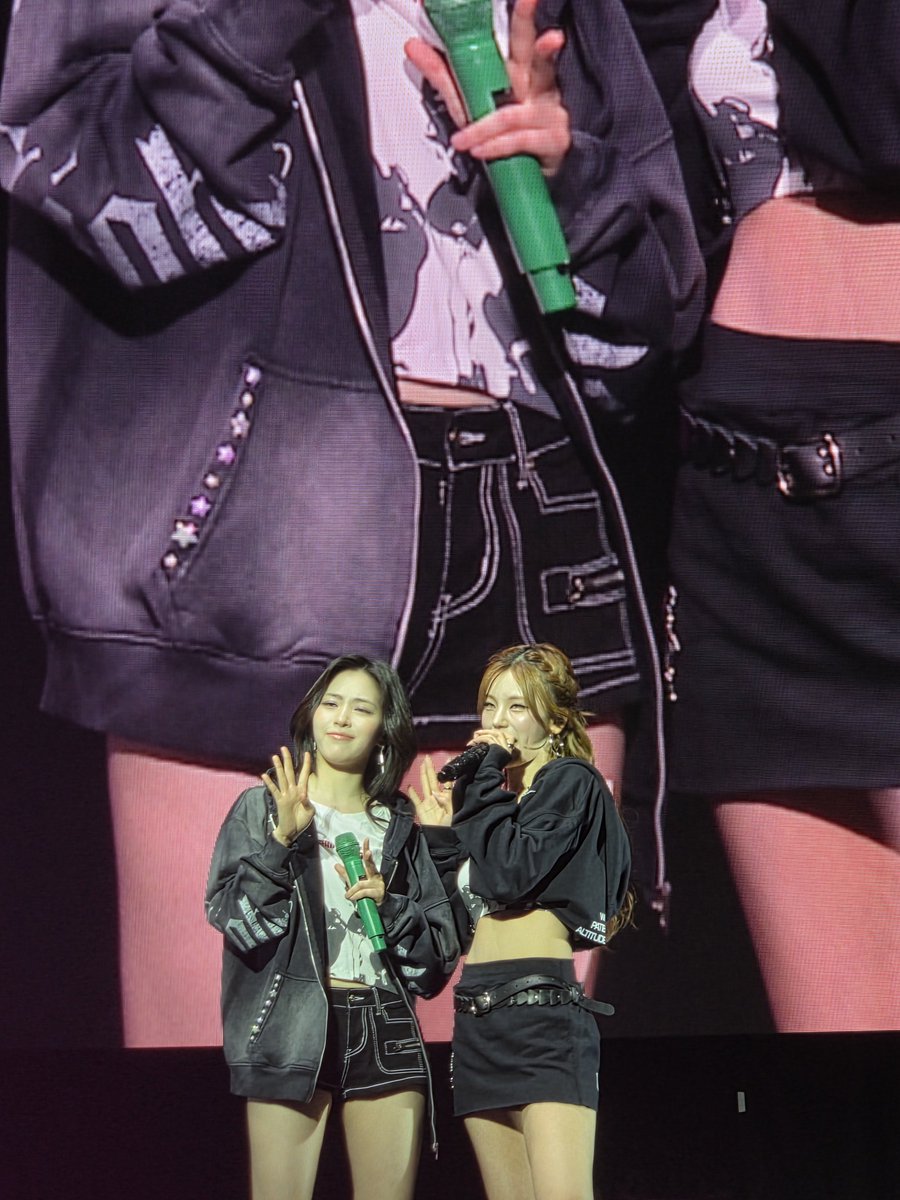 Makudi_'s tweet photo. [260917] ITZY 3RD WORLD TOUR  IN FRANKFURT

Ryujin &amp; Yeji

#ITZY #있지 #ryujin #yeji #ITZY_TUNNELVISION #ITZYinFrankfurt https://t.co/Z4AtuQdzPy