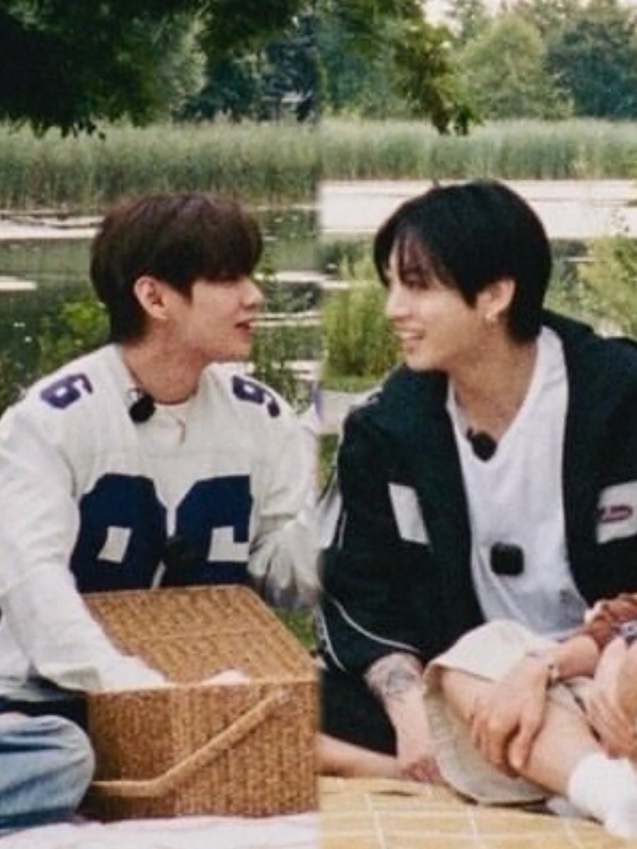 xjchen517's tweet photo. Taekook in private Vs Company'a camera🤭🤭

So they went to have Korea BBQ after the shooting back in Toronto?

#Taekook https://t.co/04sWUUgJSM