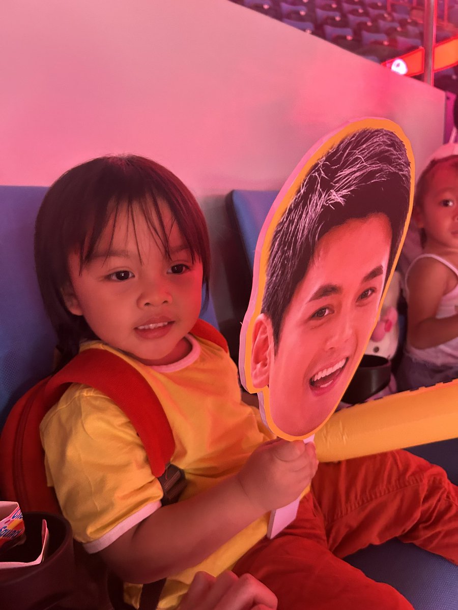 yessay22's tweet photo. My baby is ready to cheer for Dudu 🎉🎉💙💚💛

#BSACebu #DustinYu https://t.co/i0KWqrHPic