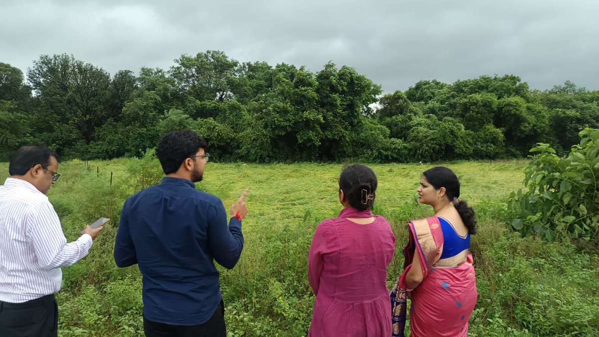 AmbedkarnagarDM's tweet photo. बारिश एवं चक्रवात अर्नव के प्रभाव के दृष्टिगत अकबरपुर व भीटी में विभिन्न क्षेत्रों का पुलिस अधीक्षक के साथ भ्रमण कर प्रभावित फसलों का स्थलीय निरीक्षण किया एवं किसानों की समस्याएं जानीं। संबंधित अधिकारियों को क्षति का आकलन कर त्वरित सहायता के निर्देश। @UPGovt @InfoDeptUP @rahat_up https://t.co/3yHw7isjuV