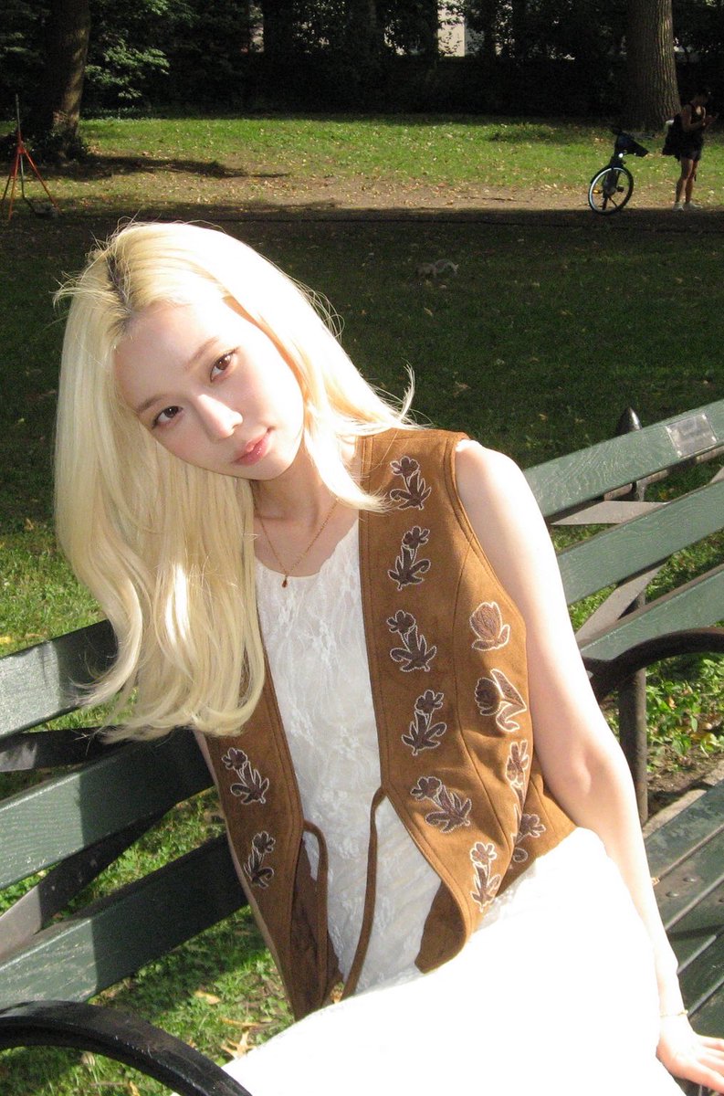joyminjeong's tweet photo. she’s so girlfriend 🤍 https://t.co/5QIf7ux3Yw