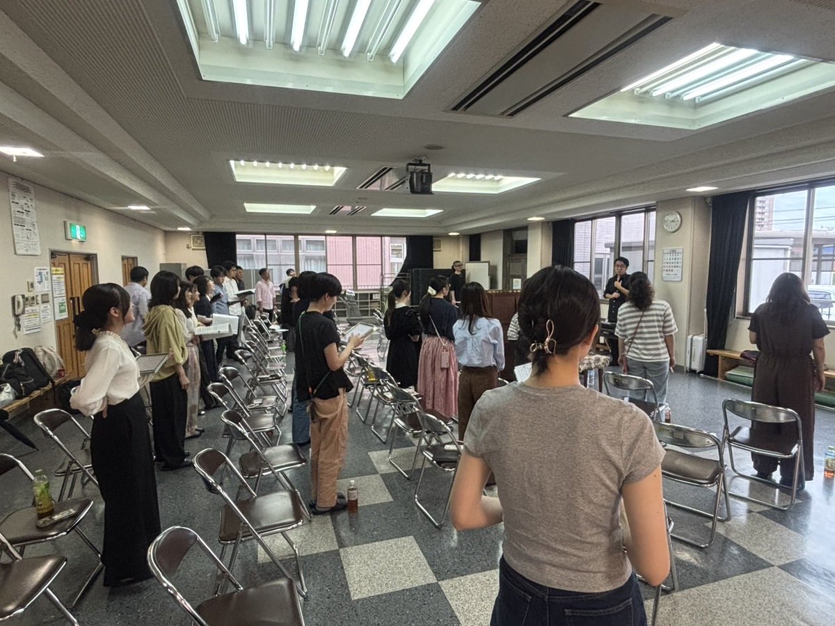 kadora_dora's tweet photo. おつカラス🥵⁉️暑いか寒いか雨なのか晴れなのか明日はどうなんだいッ🫑明日は待ちに待った運動会‼️なんつって😄‼️中部大会デース🤼‍♂️🤼‍♂️仕上がりは132点満点中213点😁💦💦イイカンジの歌声に仕上がってきたｶﾓ😅😅戦い終えた東雲と某ﾝﾂｪ兼団メンバーで握手を交わして明日は共に奏でるハーモニィ🦖💥🌎 https://t.co/AdBgKzicmN