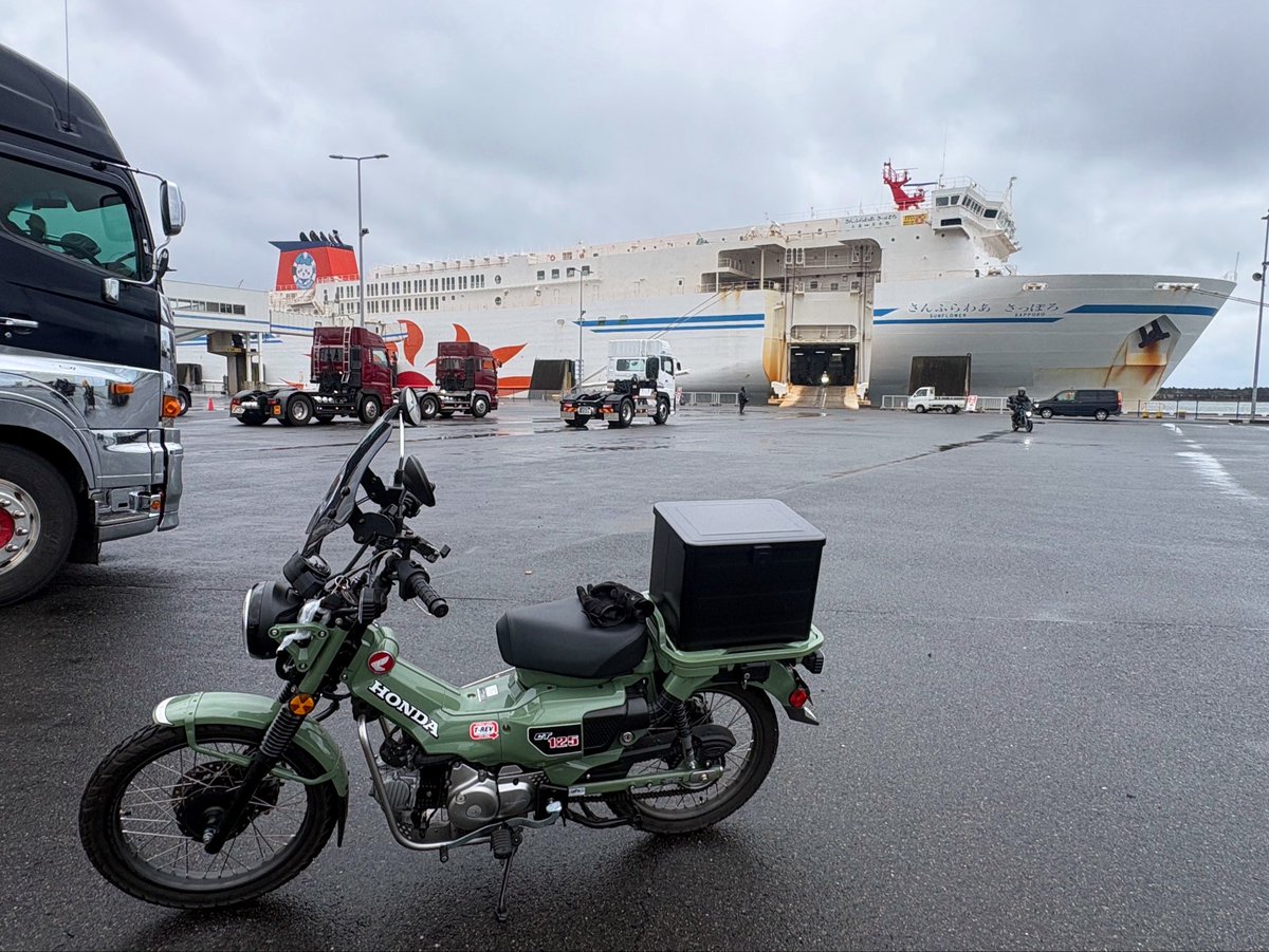 mkt_zhen's tweet photo. 「これが上がりのバイクだぞ！」
父が嬉しそうに話してたのは3年前のこと。

納車からほどなく病気が発覚。
あっという間に運転できない状態になってしまいました。
家族は「売ろうか？」って言ったけど、どうしてもそれは許せなかった。
私が代わりに乗る！いや、お父さん以上に乗ってやるからなー‼️ https://t.co/3cp7PjdNw2