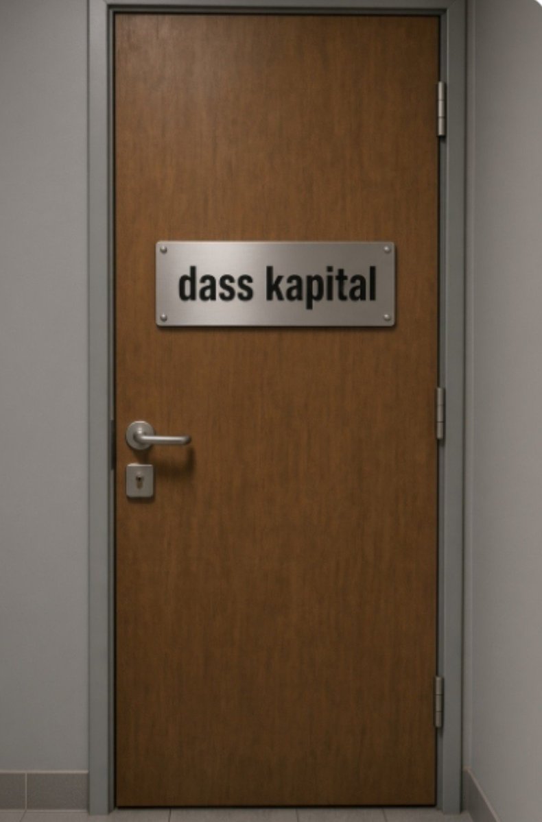 medusaprone's tweet photo. Den här toalettdörren borde ju återfinnas på nån av vänsterpartiets lokaler https://t.co/LrFF968nnL