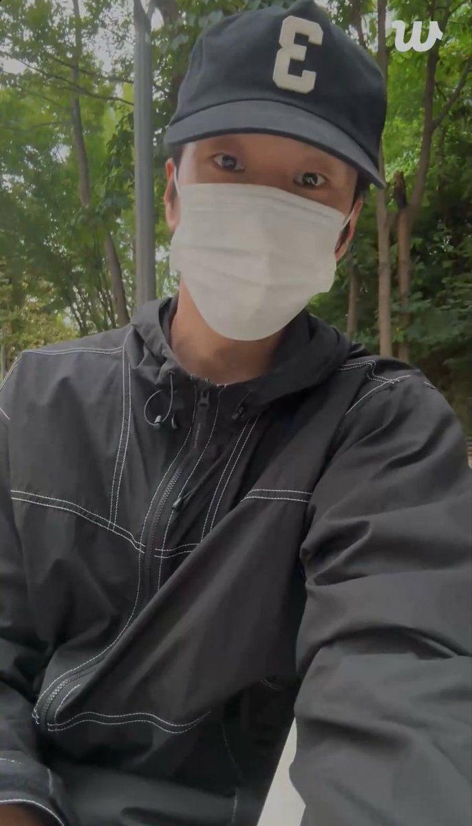 naminowave's tweet photo. 라이브 중에 냅다 맨발길 보여주는 남자 어떤데✌️
오늘 술 드시는데 적당히 먹으면 버블하겠다고 합니다.. https://t.co/oe2ho4ePSt