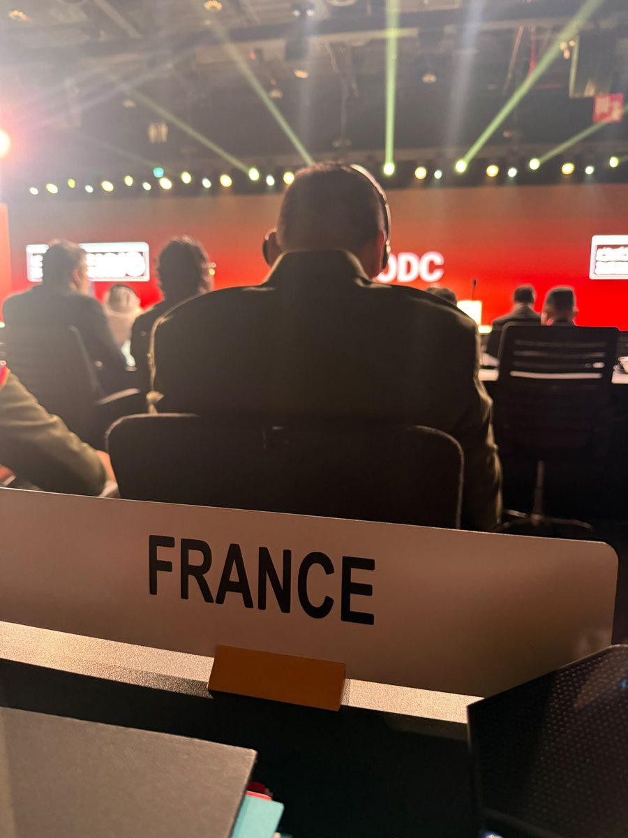 GDarmanin's tweet photo. Je suis deux jours à Abou Dabi, en cette fin de semaine, pour le 15ème Congrès sur la prévention du crime et la Justice pénale de l'ONUDC. 

Les enjeux les plus sensibles de l'actualité criminelle sont discutés. 
La France est ainsi amenée à intervenir sur la lutte contre la criminalité organisée et la criminalité environnementale, sur le recours contrôlé à l'intelligence artificielle pour les besoins de la Justice et sur le rôle décisif de la coopération judiciaire internationale pour surmonter les défis du moment.