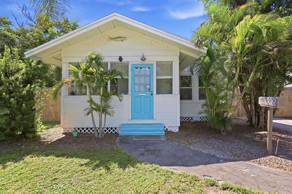 Clemchild1's tweet photo. Tina Clements  has a new listing! Peek at it now!
- Tina Clements #3463831 with REMAX Alliance Group
- Contact me at 941.313.4175 https://t.co/V5vfAVYSAU