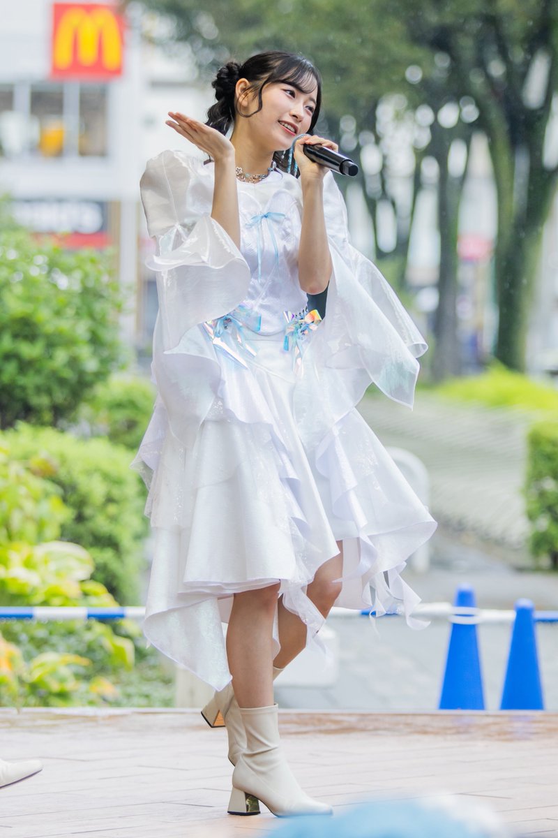 midvillage1028's tweet photo. コクーンシティでの背景で好きなのはステージ���かって右側の並木サイドにメンバーが行った時ですね🌳

#柳美舞 さん🩵
#ばってん少女隊 
#ちゅぴ写コンテスト

新曲「ちゅぴ」リリイベ 
9.26撮影@さいたまコクーンシティ https://t.co/H0EMwwCDXC