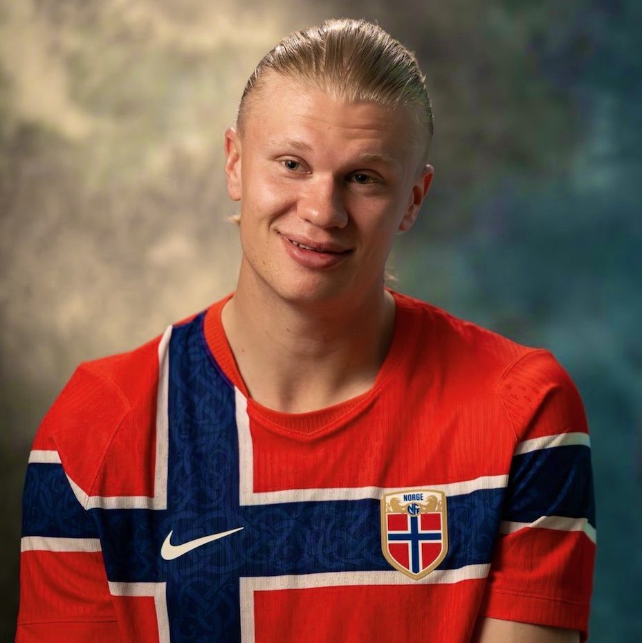 SkyBluesXtra's tweet photo. 🚨🇳🇴 Erling Haaland was scheduled to hold a press conference today, but Norway’s national team changed their plans to protect him from questions. ❌

[via @EirikNH] https://t.co/itJlxhtECl