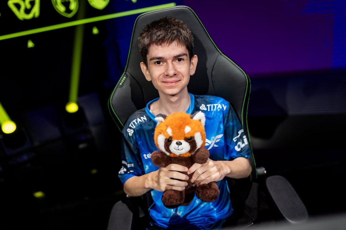 nandoshowww's tweet photo. 🇹🇷 Kachoww será jogador da 🇳🇱 Team Liquid em 2027

O jovem duelista turco, que foi um dos grandes destaques da campanha da 🇹🇷 Fire Flux, do tier 2 da Turquia, no VCT EMEA 2026 Stage 2, será reforço da organização neerlandesa em 2027. 

Kachoww tem apenas 17 anos e é considerado uma das grandes promessas do EMEA para o futuro. Com a Fire Flux, foi 4º colocado do VCT EMEA 2026 Stage 2, sendo a melhor equipe do tier 2 na tabela final ao redor das quatro regiões. 

Ainda não se sabe quem deixará a equipe para a entrada do jovem turco. 

Via @Sheep_VALORANT