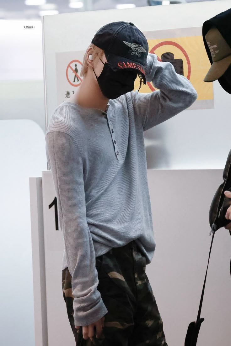 nnoiisyy's tweet photo. The concept of hoon having the jack and won having the pants of the set... https://t.co/xJu8ypHAWK