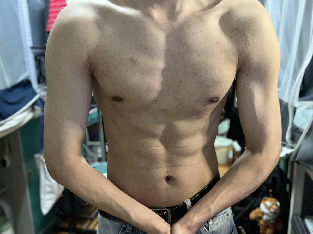 AndyyJoo's tweet photo. 有没有什么办法顺利增肌起码十公斤的，还有怎么算摄入啊有没有小tips https://t.co/aZ9U9FZTbC