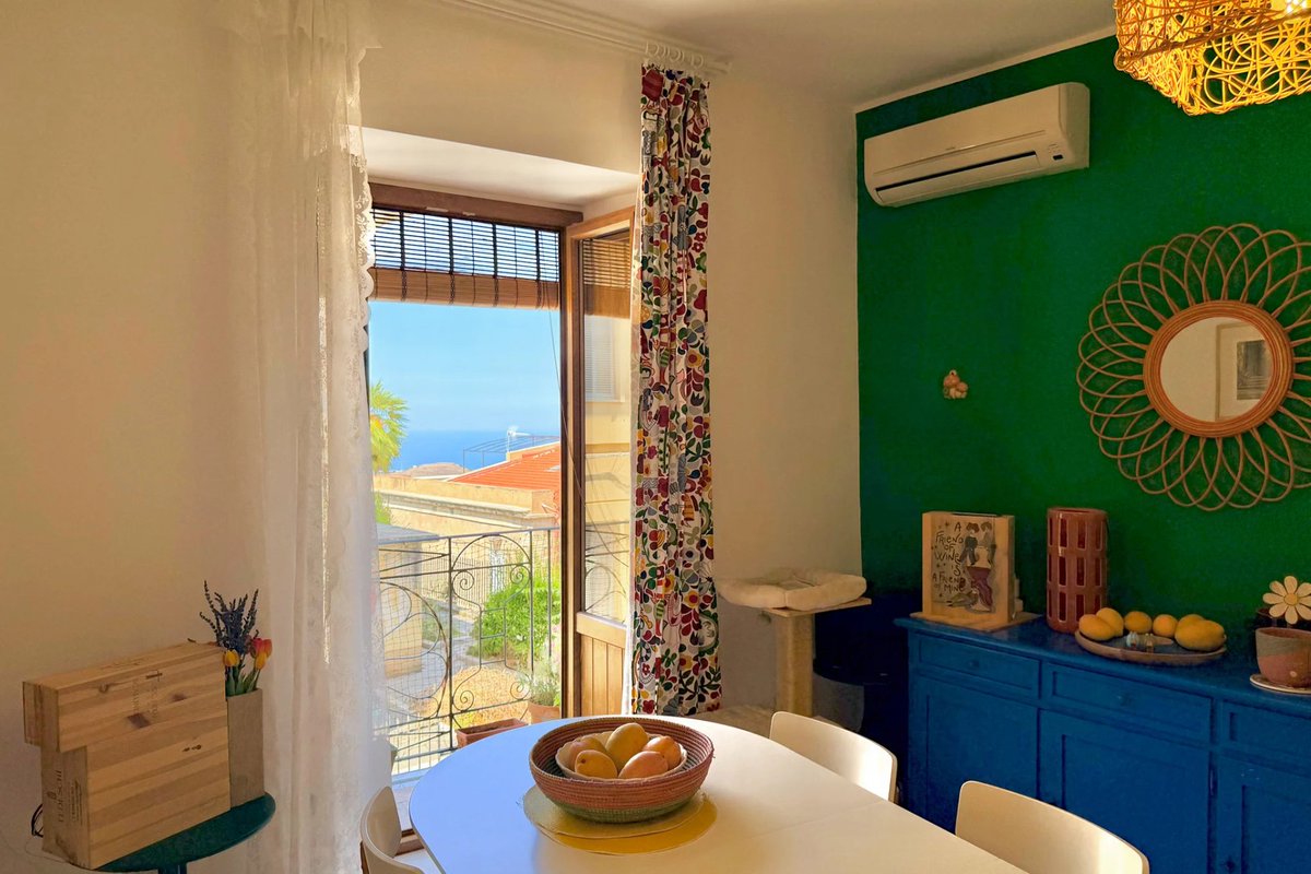 italianhouses's tweet photo. 🏡🌊Bright village home in the amazing Borgo of Castroreale
🌅Panoramic roof terrace with #Aeolian views
🔥Fireplace + 2 bathrooms
🚗Private garage &amp; extra storage
💶€155,000
❓Your sunny Sicilian retreat?

https://t.co/Cpn7moVu2V
#PropertyItaly #Sicily #Messina #Castroreale https://t.co/eRGUKRcNFh