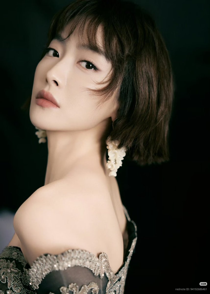 visiblelight3's tweet photo. 20260925
Victoria Song to Yuqi Song : 
I feel like she’s completely different from how I’ve seen her before. Today, she seemed much more feminine and mature. https://t.co/4eYuPXLHXE