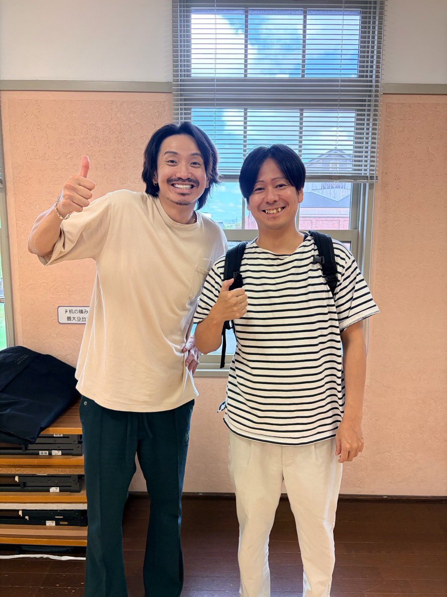 houki_t's tweet photo. 明日は石川県障害者ふれあいフェスティバル
無声映画をステージ化
弁士をさせて頂きます
写真はむかし同じ番組で中継リポーターとしてご一緒してた俳優の #猪島涼介 さんと稽古終わりの1枚 https://t.co/lnLc2prbiO