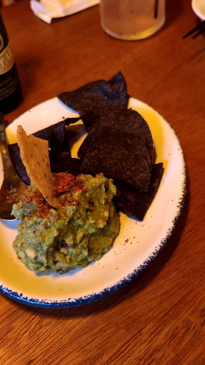 regun_zt's tweet photo. 兄の誕生日でタコス食べてきた
豚のタコスが一番美味しかった🌮 https://t.co/0MVUGkOgVa