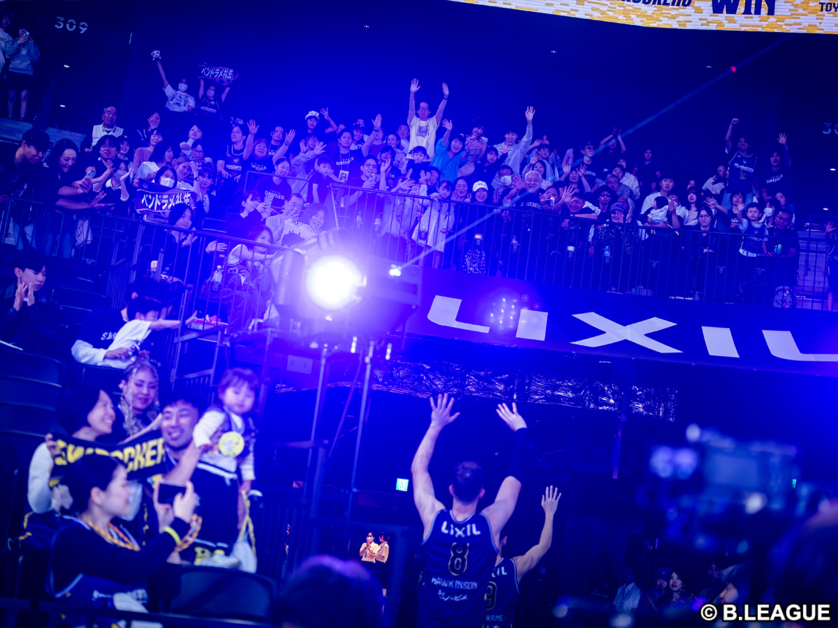 bbking_jp's tweet photo. 🟣試合結果🟣
東京SRがBプレミア初勝利…開幕2戦目で千葉Jから95得点、堅守で流れ呼び込む
https://t.co/ZoVDTztN8p
Bプレミア参戦に伴い生まれ変わった「サンロッカーズ」。パープルに染まったTOYOTA ARENA TOKYOで記念すべき初白星です🎊 https://t.co/q0kGFRnqBi