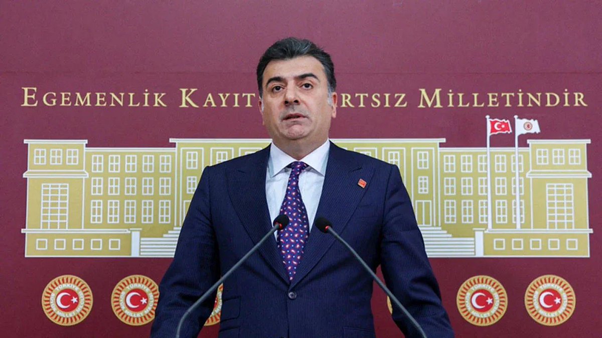 HaberReport's tweet photo. YENİ Parti Sözcüsü Zeynel Emre, fon skandalına ilişkin eski bakan Fatma Betül Sayan Kaya hakkında:

"63 milyon 359 bin lira yatırmış. 4 ay içinde 1 milyar 344 milyon lira çekmiş.

Eşi de 99 milyon 687 bin lira yatırmış, 826 milyon lira çekmiş.

İşlem 8 Nisan'da başlamış. 16 Eylül olmadan, eylül ayı içinde birileri kulağına fısıldamış gibi peş peşe bunları çekmişler."