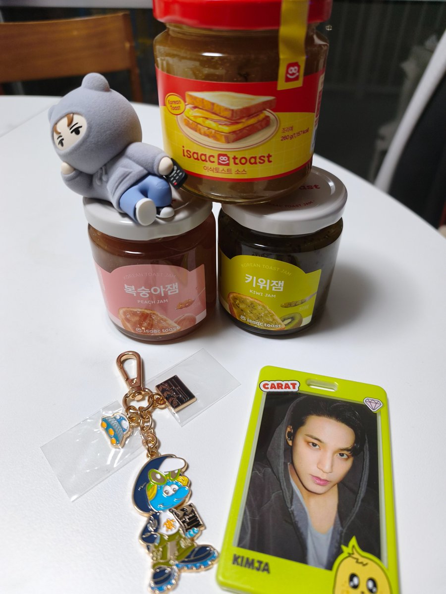 yunchan0037's tweet photo. #イサクトースト無事に買えた😊
そしてpopmartでminiteenお出迎え😆 https://t.co/6fQyTNn8eG