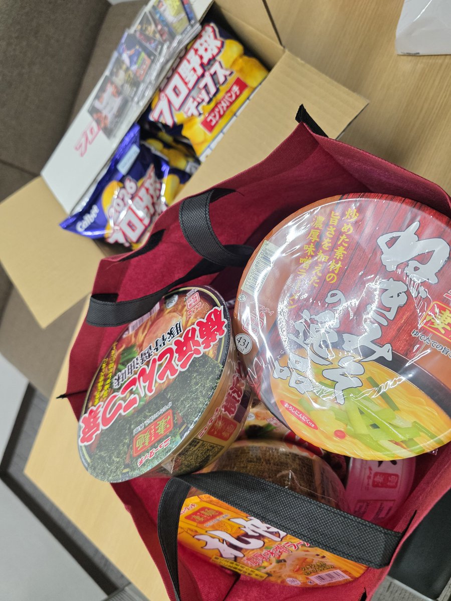 d_mlov's tweet photo. 会社の男性陣から、異動するのに頂いたんだけどわろてる https://t.co/3ghzxeP5U2