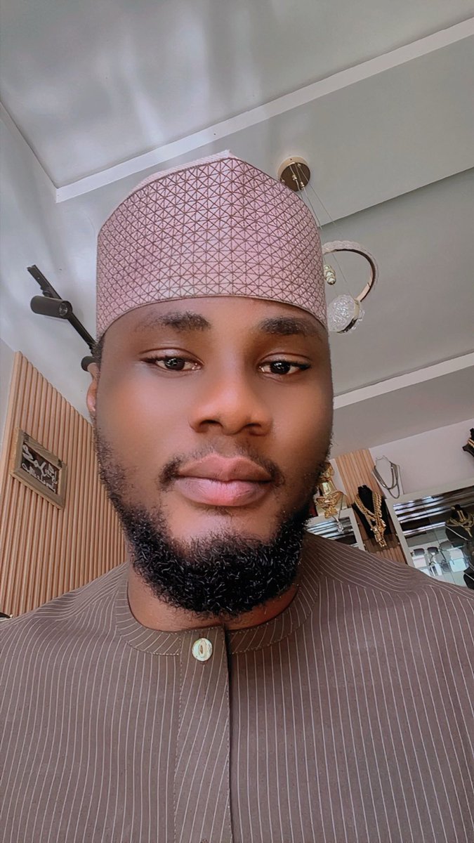 abdool_caps's tweet photo. I beg you in the name of God come patronize ur brother 
TGIF🤎
A SQUARE CLOTHING ✂️
We sell clothes 
        We also saw clothes 
We sell original bama caps ,
        We sell all types of shoes 👞 

My brother What are buying from us today 

Pls don’t forget to retweet https://t.co/D6PMWYtv9t