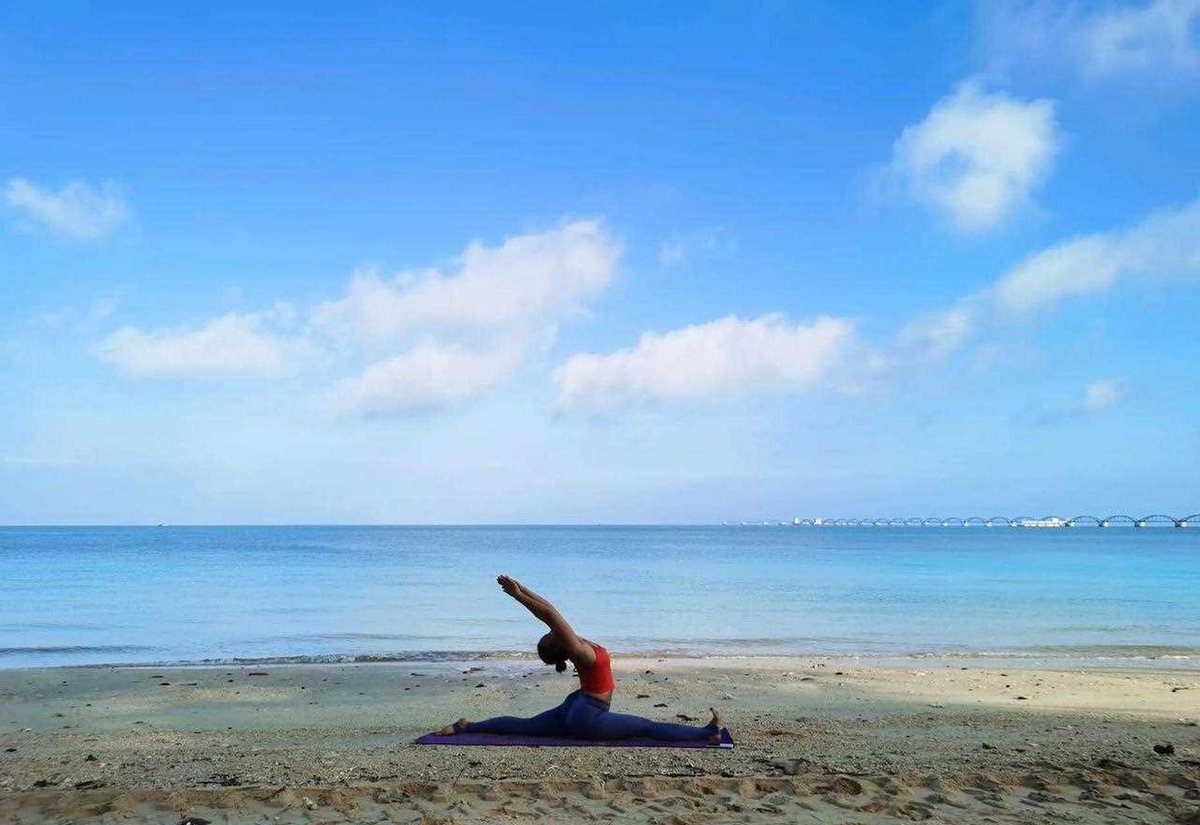 akiranina69038's tweet photo. Just tried the new morning coastal yoga session at the city’s hidden cove—salt air, soft waves, and zero crowds Absolute game-changer for resetting my whole day! https://t.co/RmsPiN7fzZ