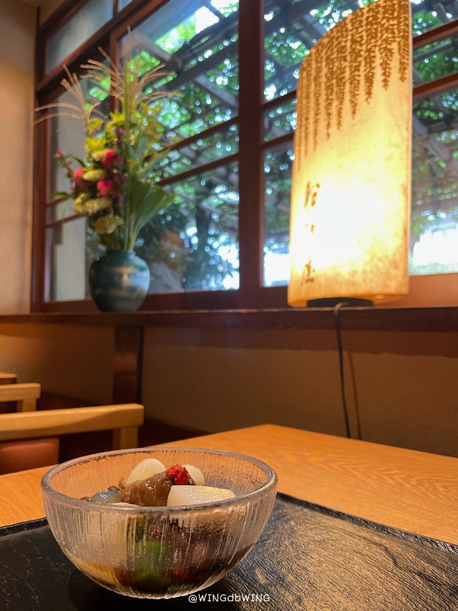 WINGdbWING's tweet photo. 早く食べたいケロ…

今日はご主人のデートに同席したケロ
向かいに座る、お腹のポーンとしたのがお相手だケロ🐸

亀戸の船橋屋にて
杏とクリームチーズのかき氷です🍧
#かえるのピクルス https://t.co/cZQzZIcMdm