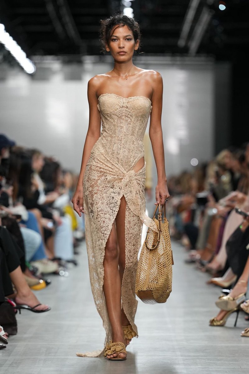 itgirlbackup's tweet photo. Ermanno Scervino ss27 https://t.co/C7hW1whnJ9