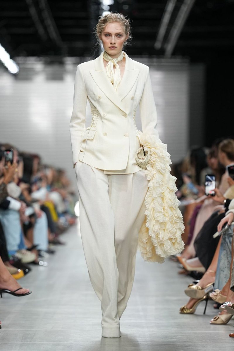 itgirlbackup's tweet photo. Ermanno Scervino ss27 https://t.co/C7hW1whnJ9