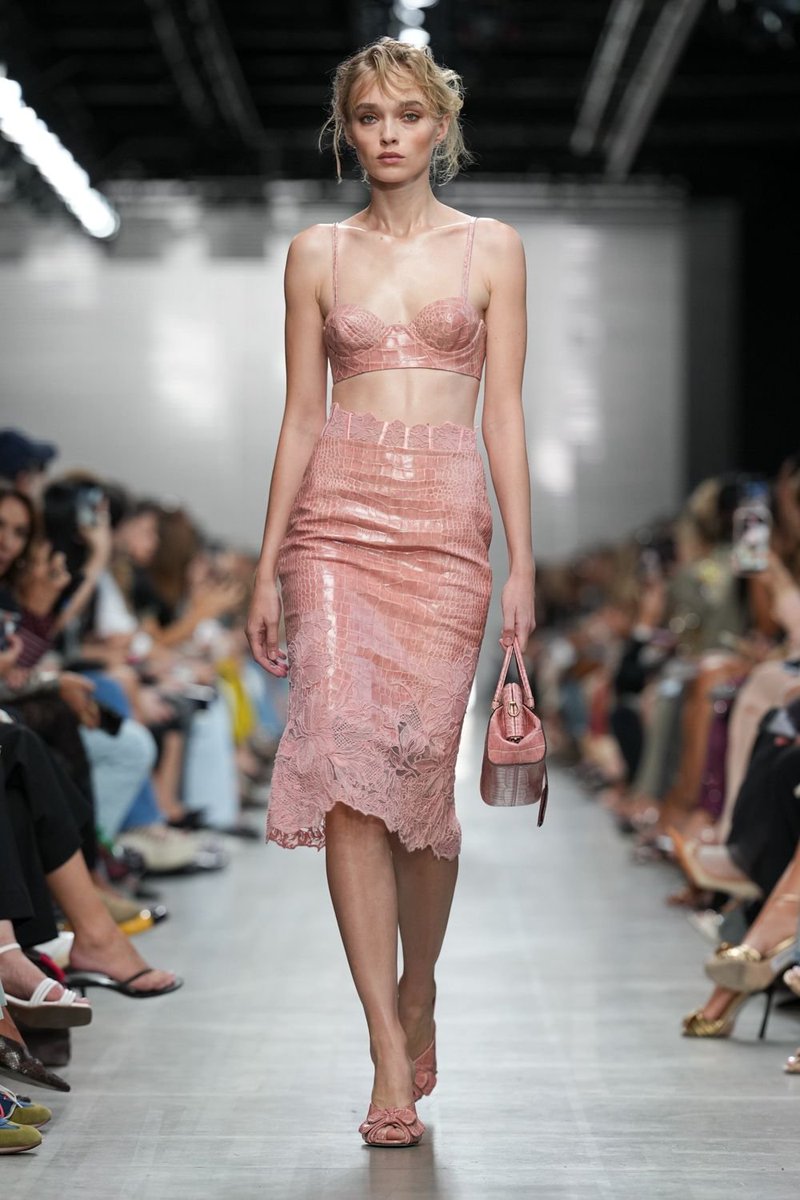 itgirlbackup's tweet photo. Ermanno Scervino ss27 https://t.co/C7hW1whnJ9